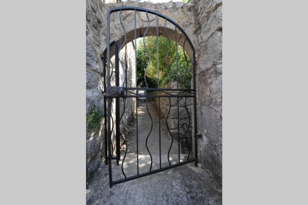 בלאזוק Maison Pierre Et Voute Au Coeur Du Village מראה חיצוני תמונה