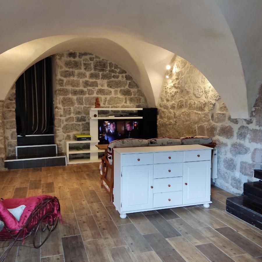 בלאזוק Maison Pierre Et Voute Au Coeur Du Village מראה חיצוני תמונה